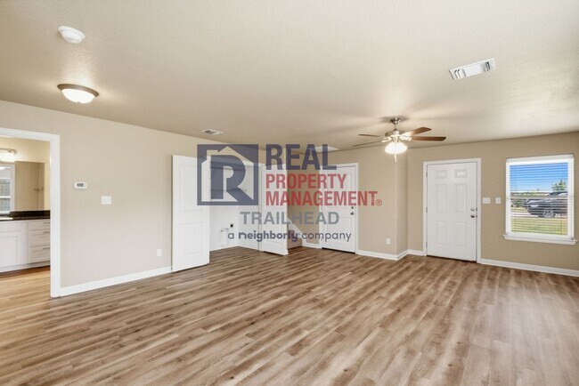 Building Photo - 901 Dart Ct