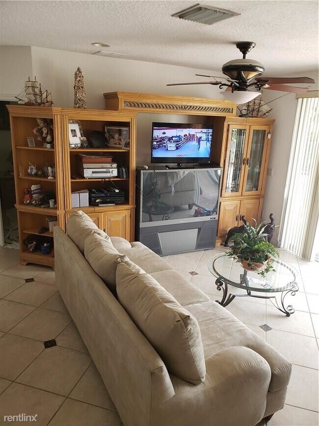 Foto del edificio - 4 br, 3 bath House - 5359 SW 156th Ave