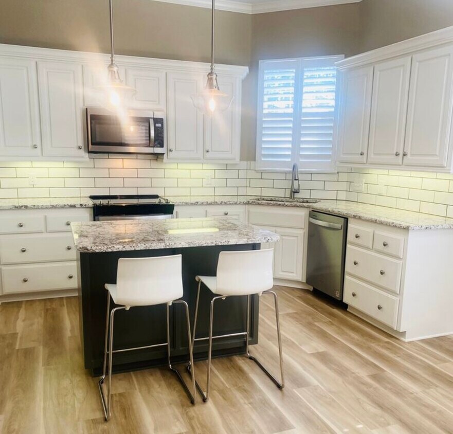 Foto principal - 3816 Whispering Oaks