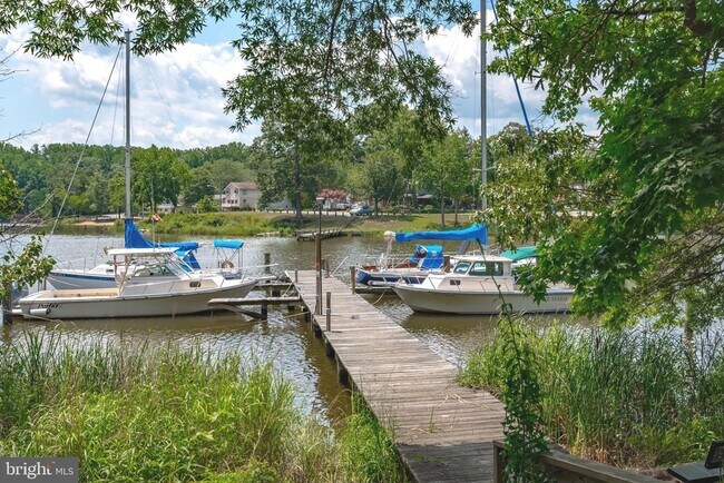 Building Photo - 1627 Shore Dr
