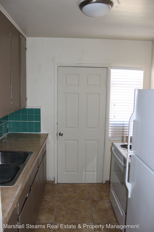 Building Photo - 1105 Hillside Pl