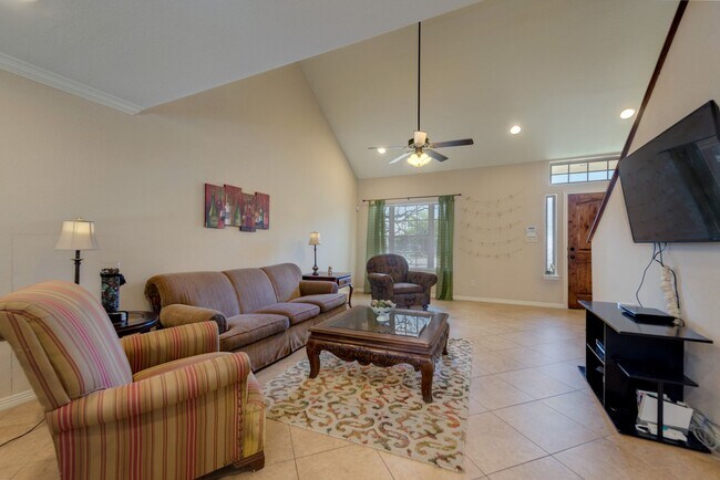 Foto del edificio - August Pre-Lease! Stunning 5/4 on Sorority...