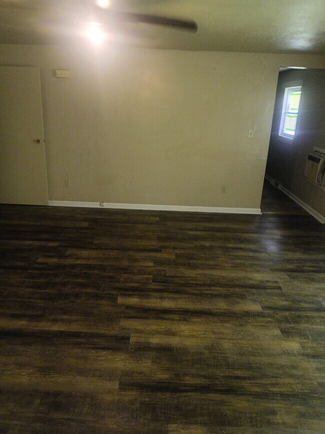 Foto del edificio - 1108 Wildwood Ave