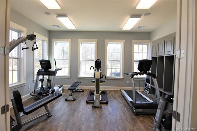 Building Photo - 12832 Flagstone Dr