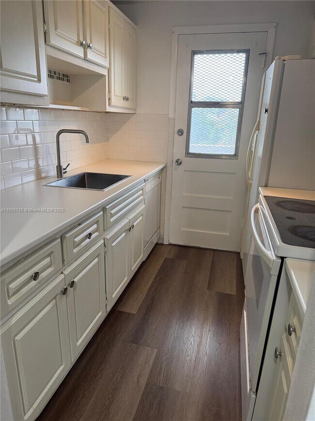 Foto del edificio - 1475 NE 125th Terrace