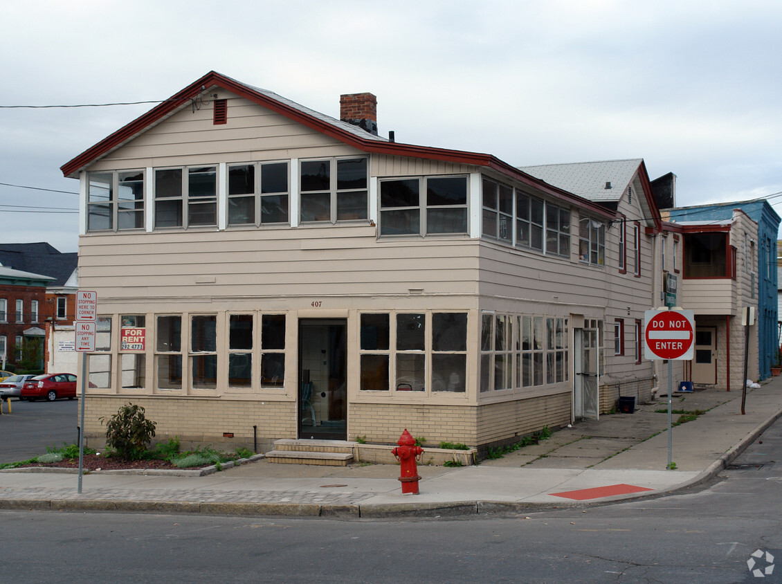 Building Photo - 407 Butternut St