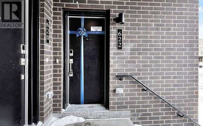 Building Photo - 622 Mishi Private