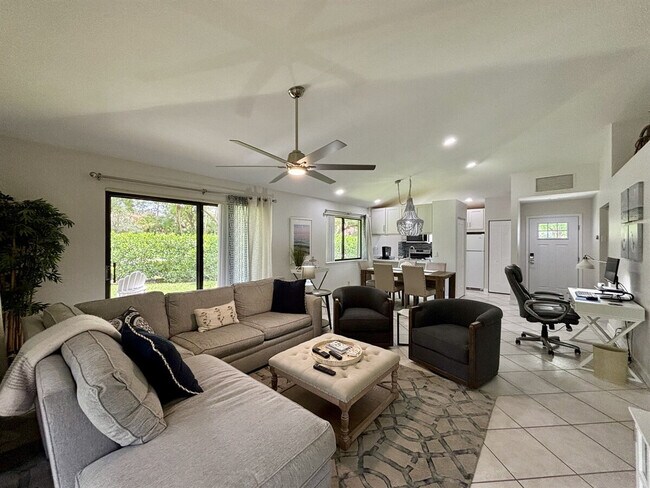 Foto del edificio - 216 Club Dr