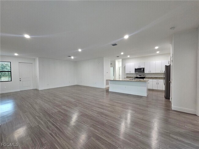 Foto del edificio - 8059 Sherwood Cir