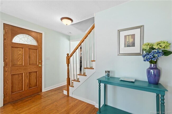 Foto del edificio - 26 Hickory Dr