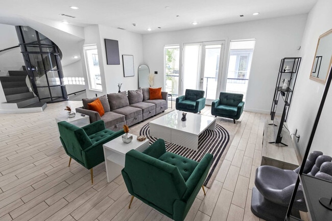 Building Photo - 2025 Colquitt St