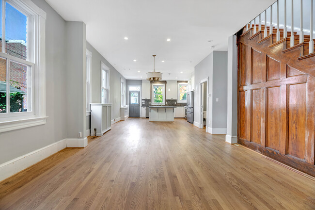 Foto del edificio - 529 14th St NE