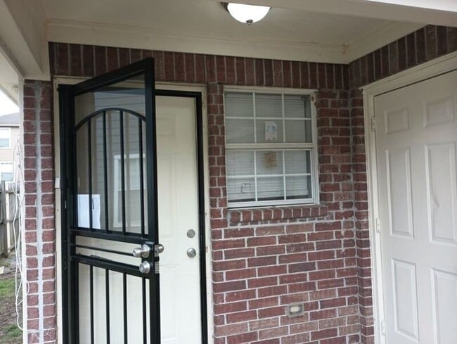 Building Photo - 4862 Royal Run Dr