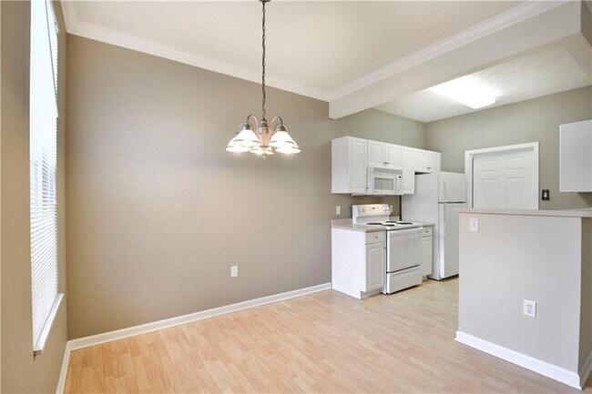 Building Photo - 606 Sonie Dr