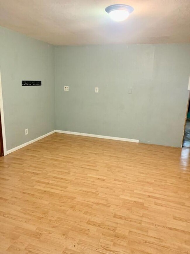 Building Photo - 467 Ookpik Way