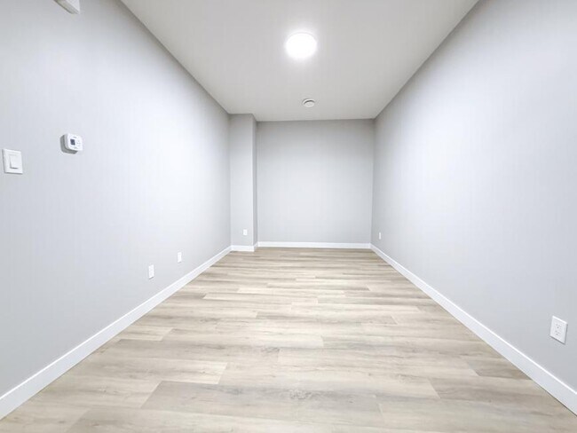 Photo du bâtiment - 1.0 bedroom in Edmonton Alberta T6X 1A2