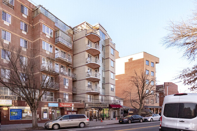 Building Photo - The Shangri La Condos