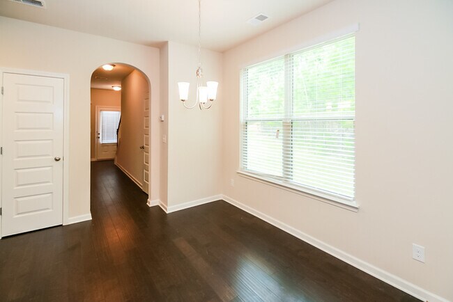 Foto del edificio - 385 Lossie Ln
