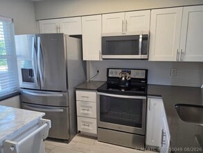 Building Photo - 2106 S Cypress Bend Dr