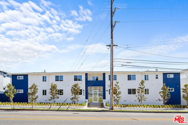 Building Photo - 420 S Sepulveda Blvd