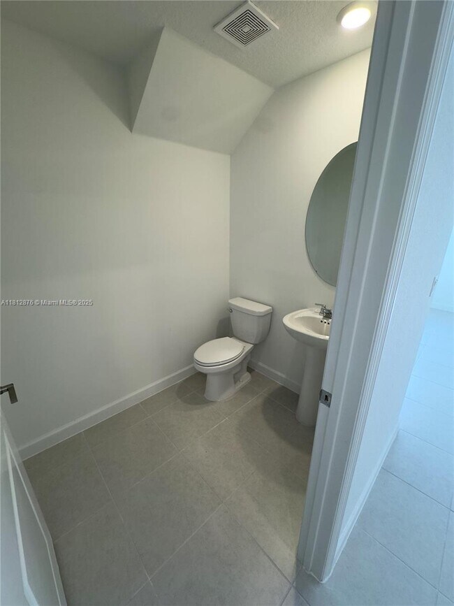 Foto del edificio - 144 SW 184th Way