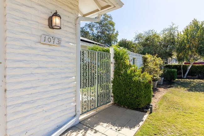 Foto del edificio - Spacious single level Home with A/C on the Golf Course!