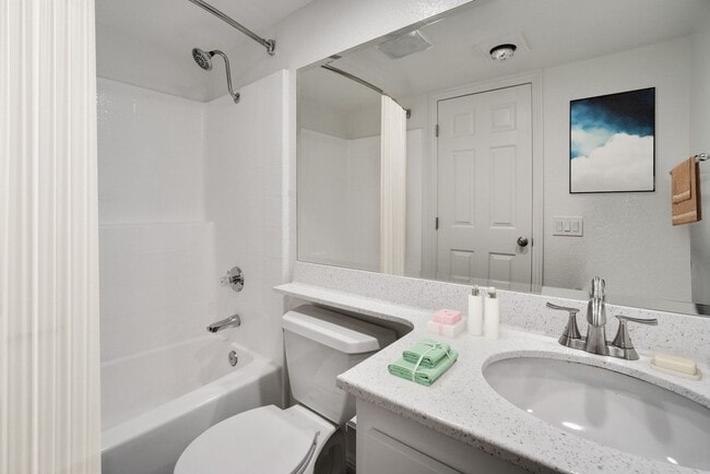 Interior Photo - River Oaks Apartments