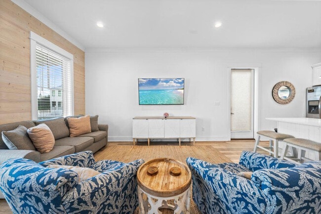 Building Photo - 7 W Gate