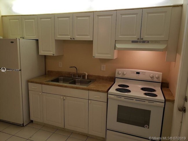 Building Photo - 2889 SW 19th Pl
