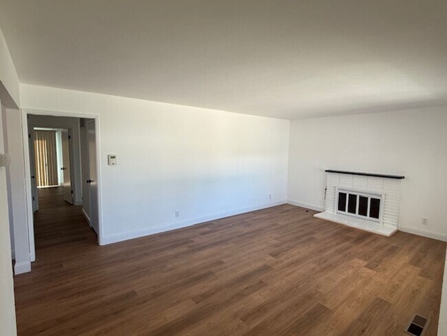 Foto del edificio - Fully Renovated 3-Bedroom Single Family Home in Rodeo