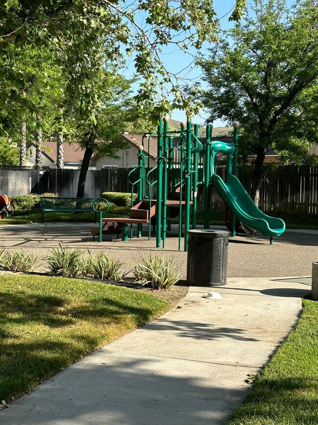 Foto del edificio - Welcome to 5064 Alta Dr, San Bernardino, C...