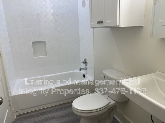Building Photo - 128 Greentree Dr