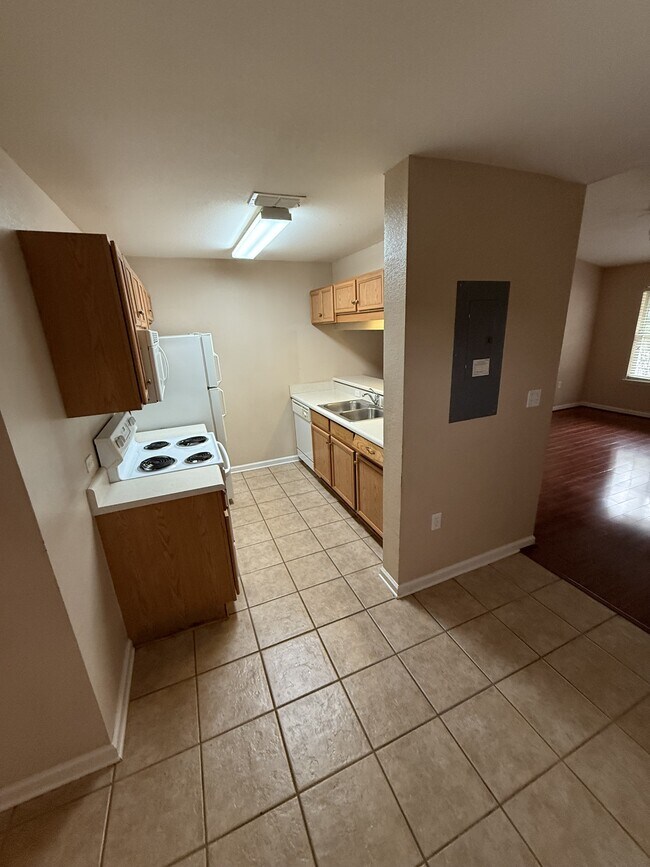 Foto del edificio - 2738 W Tharpe St