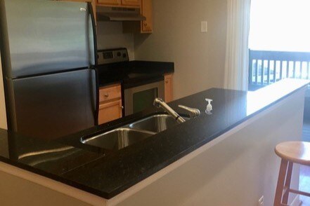 Kitchen with all appliances - 415 Mather Green Ave