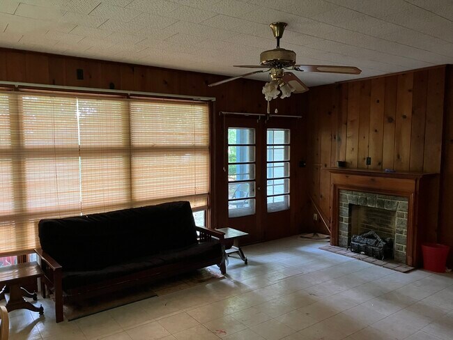 Foto del edificio - 1119 Hillcrest Rd