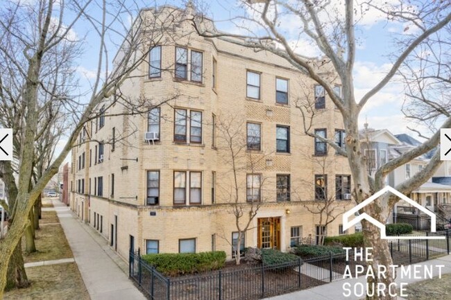 Photo - 1825 W Winona St Apartment