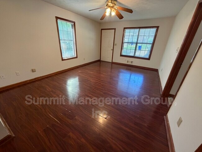 Building Photo - 988 Locust Dr NE