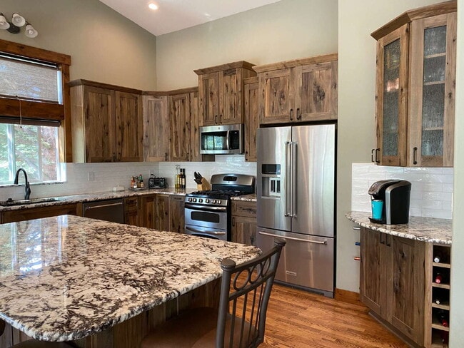 Building Photo - "Spacious 4-Bedroom Retreat with 3 Full Ba...
