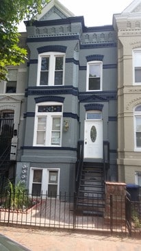 Building Photo - 421 M St NE