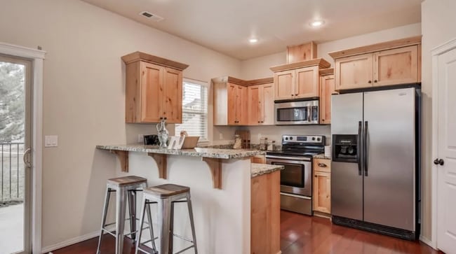 Building Photo - Charming Townhome located in a great area! Coming soon!