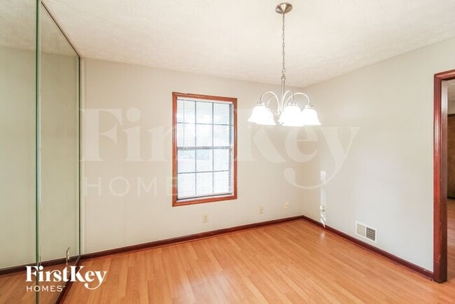 Building Photo - 1070 Oak Grove Cir