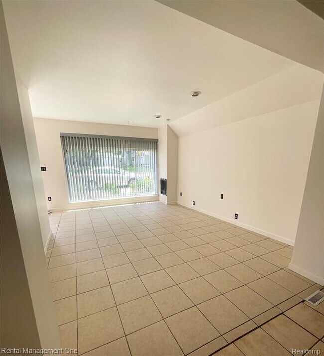 Foto del edificio - 29518 Joy Rd