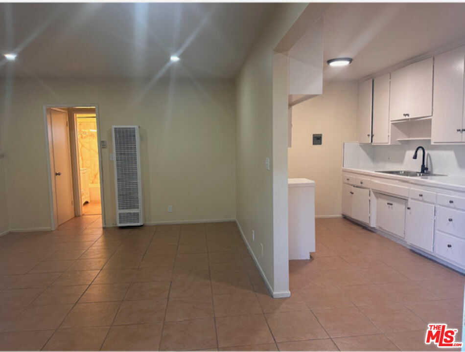 Foto del edificio - 6208 S Victoria Ave