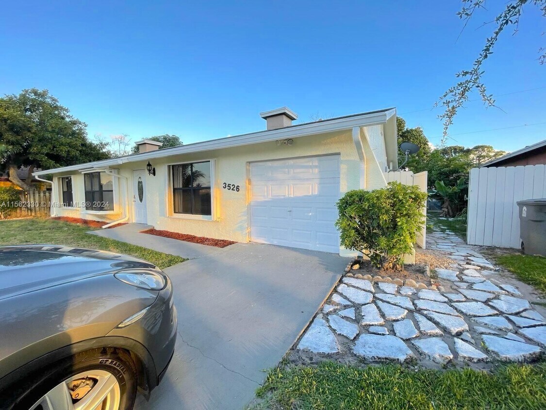 Primary Photo - 3526 Genevra Ave