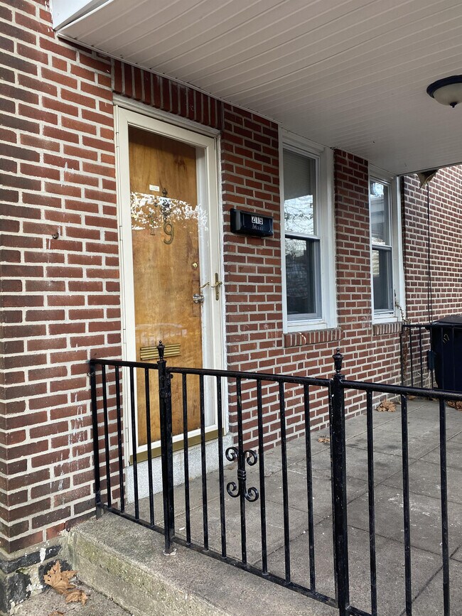 Building Photo - 219 W 35th St