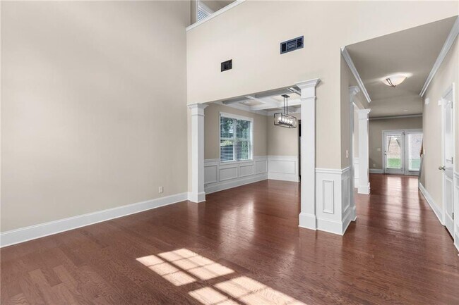 Building Photo - 2340 Cain Cir