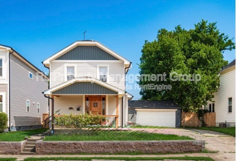 Primary Photo - 650 Stewart Ave