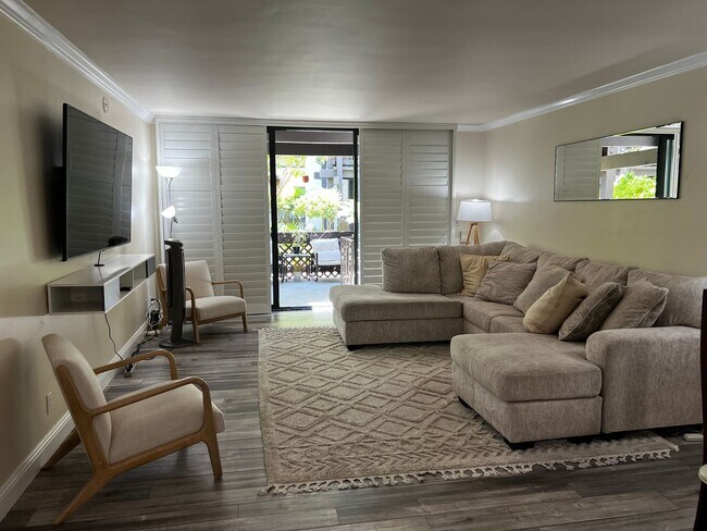 Foto del edificio - Two Bedroom One Bath Condo for Rent in Pla...