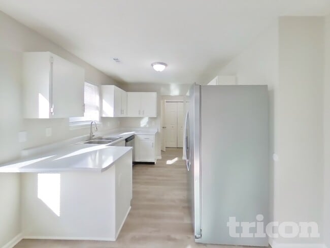 Foto del edificio - 9825 Rhodes Ln