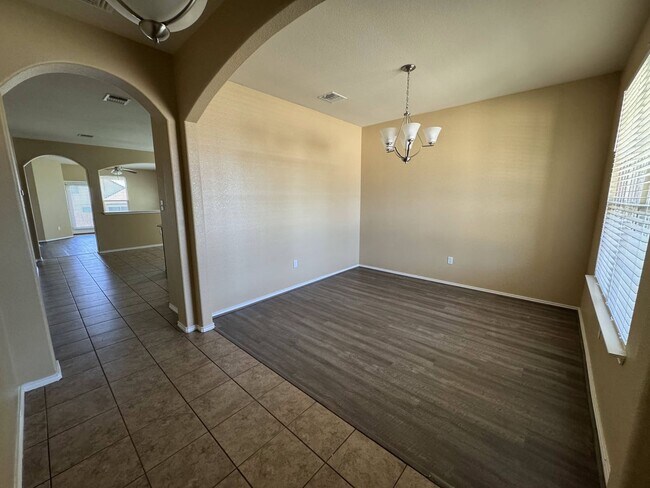 Foto del edificio - 6406 Clear Brook Dr